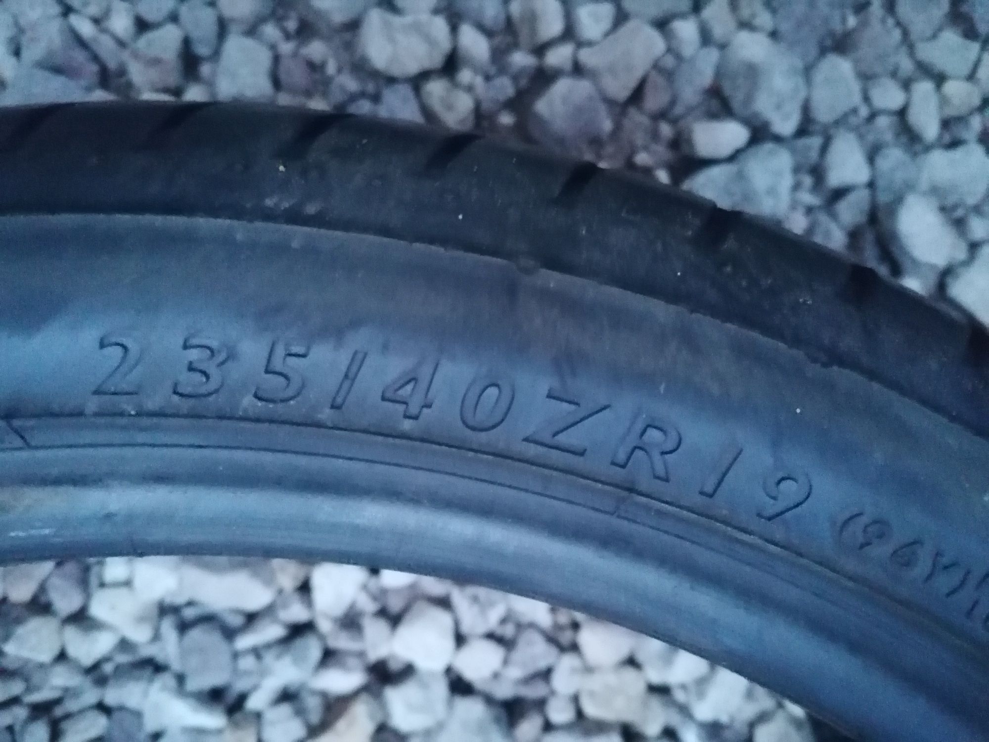 235/40/19 Dunlop 2023 rok