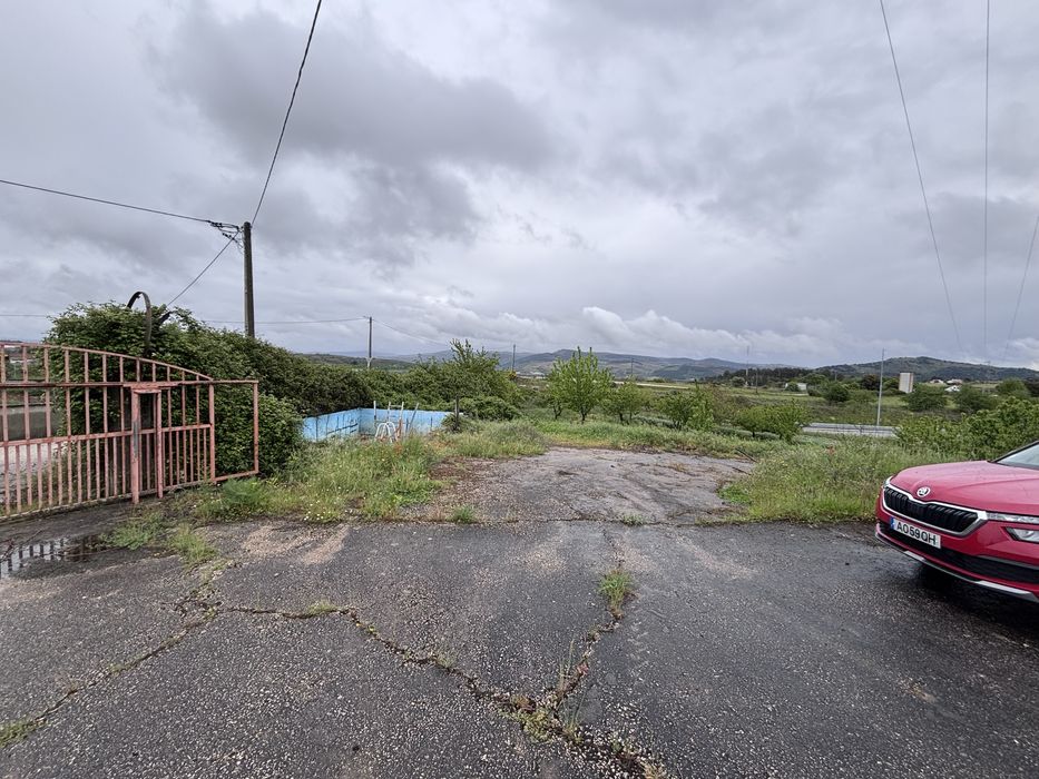 Casa com Restaurante + Vinha à Venda em Bragança – 2 andares, Garagem