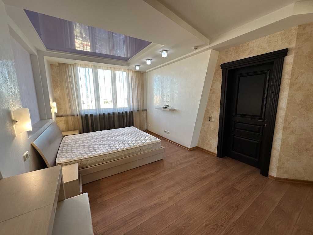 Продаж найбільшої квартири 213 м² у ЖК Корона, вул. Срібнокільська 1