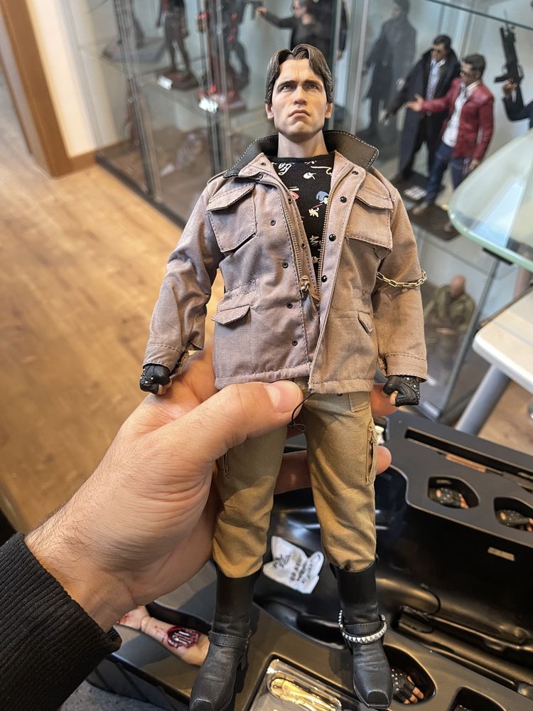 Фигурка 1/6 hot toys mms 136 THE TERMINATOR – T-800