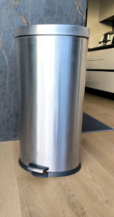 Balde do Lixo em Inox — Elegante, Resistente e Higiénico - 66 cm