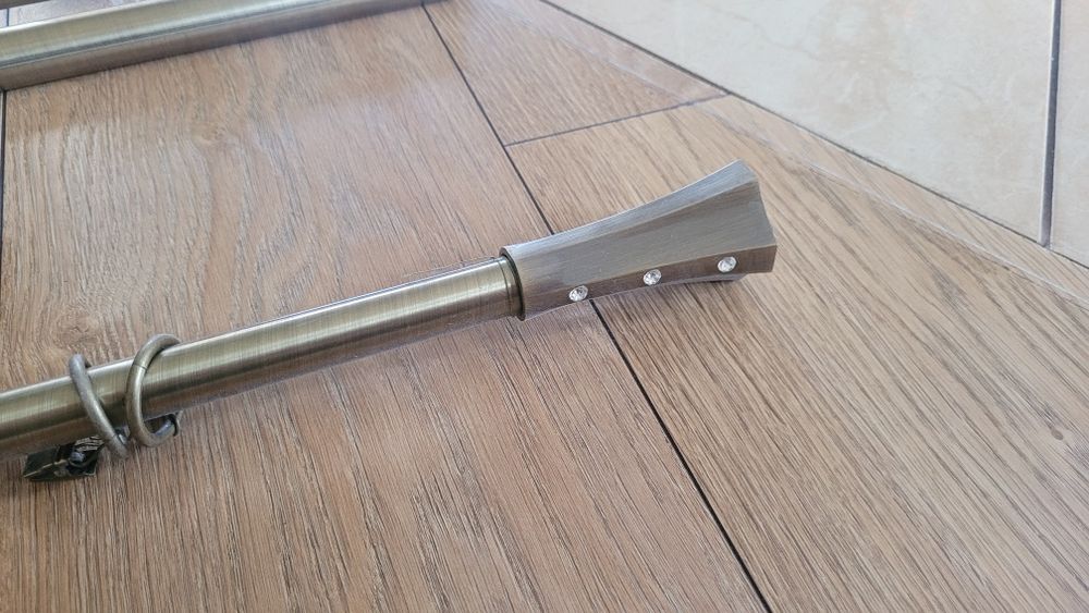 Karnisze podwójne lub pojedyncze