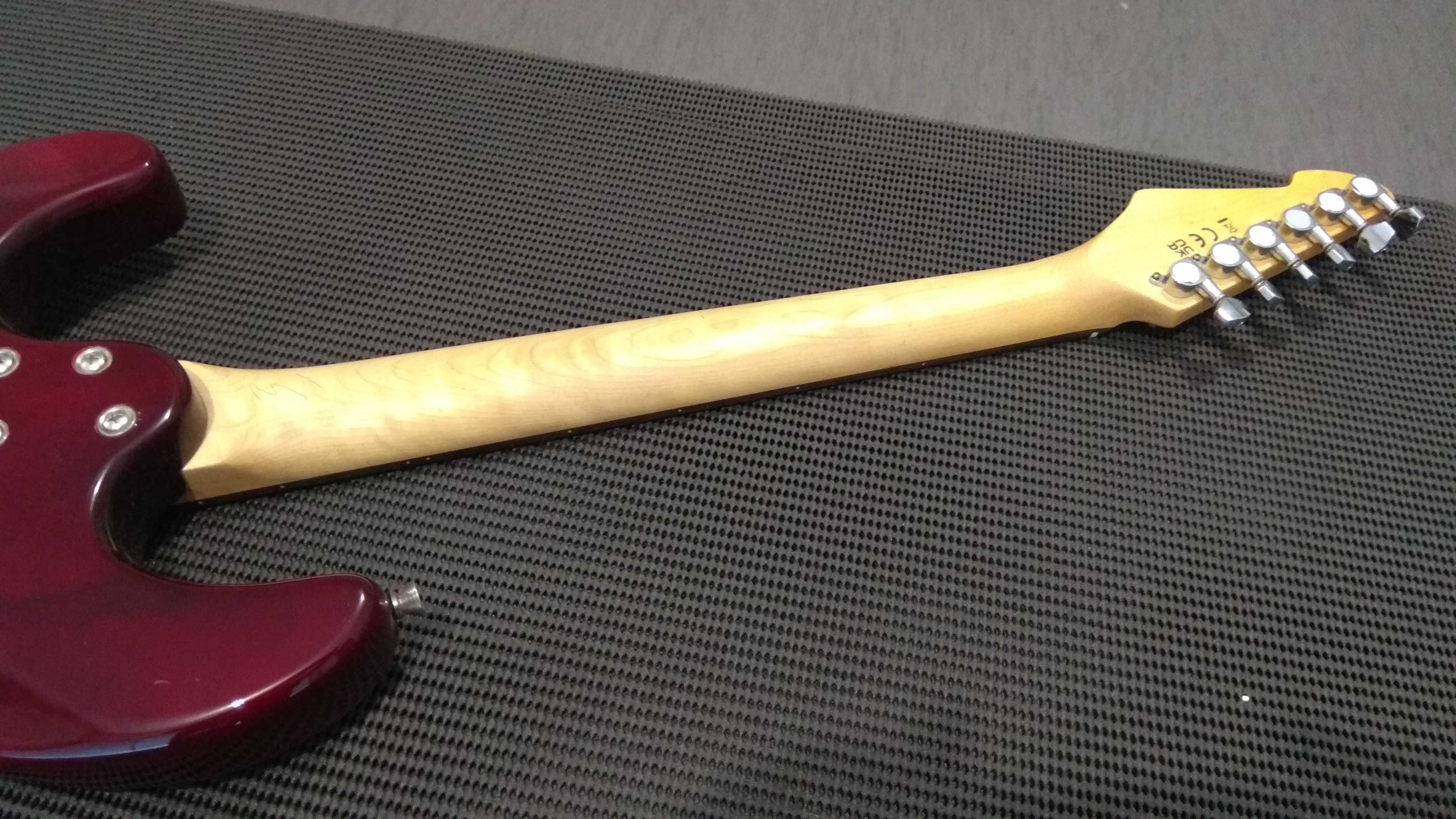 Guitarra elétrica estilo Stratocaster