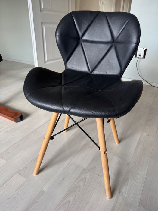 Krzesło loftowe czarne obicie
