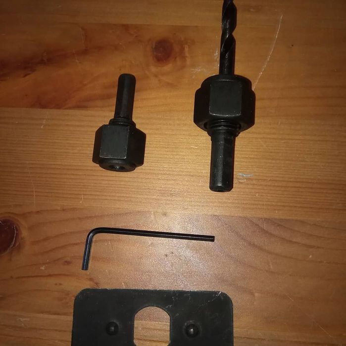 Caixa de 12 brocas redondas para serrar buracos de madeira