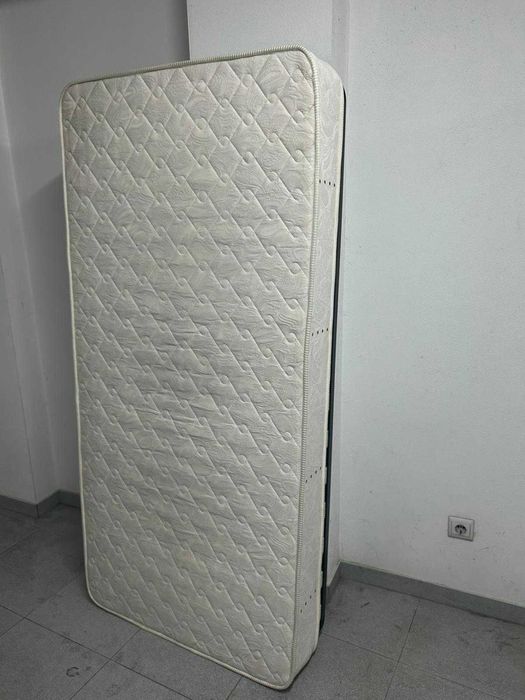 Colchão com estrado de cama de solteiro 190X90