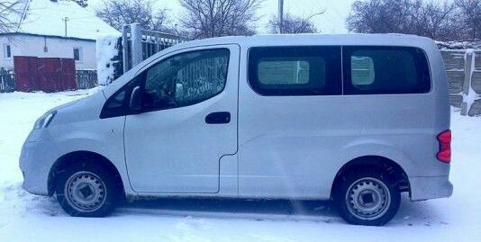 Боковое левое стекло Nissan nv200 нв