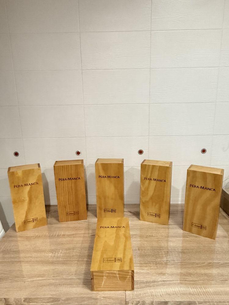 Vinho Pêra Manca ( VENDO SÓ AS CAIXAS )