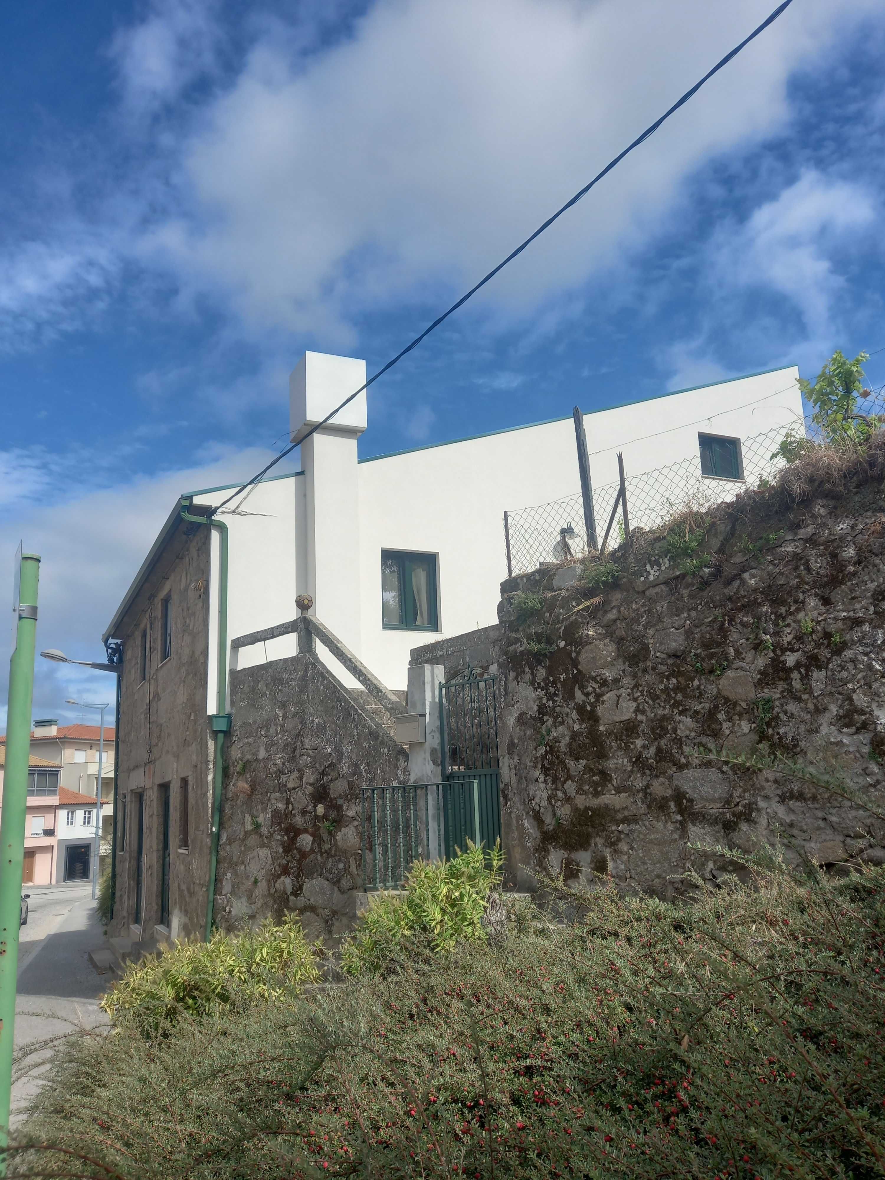 Moradia V3 com terreno, em Lamego