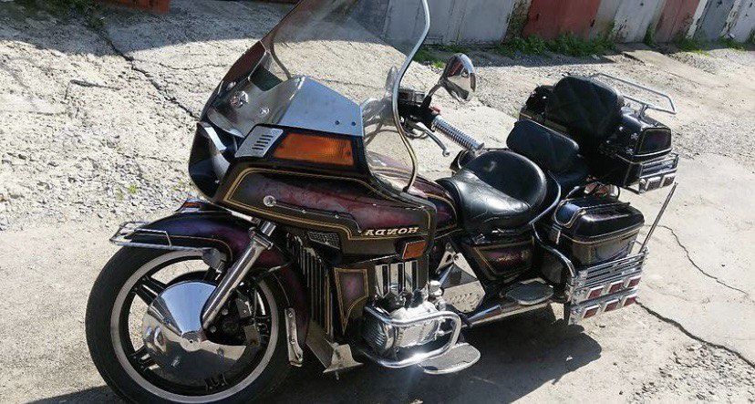 Продаю мотоцикл Honda Gold wing 1100