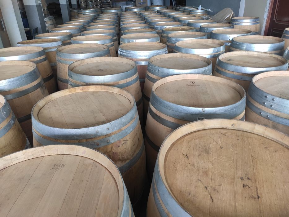 Lotes de barricas madeira de carvalho 225L (Pipos, Pipas, Barris)