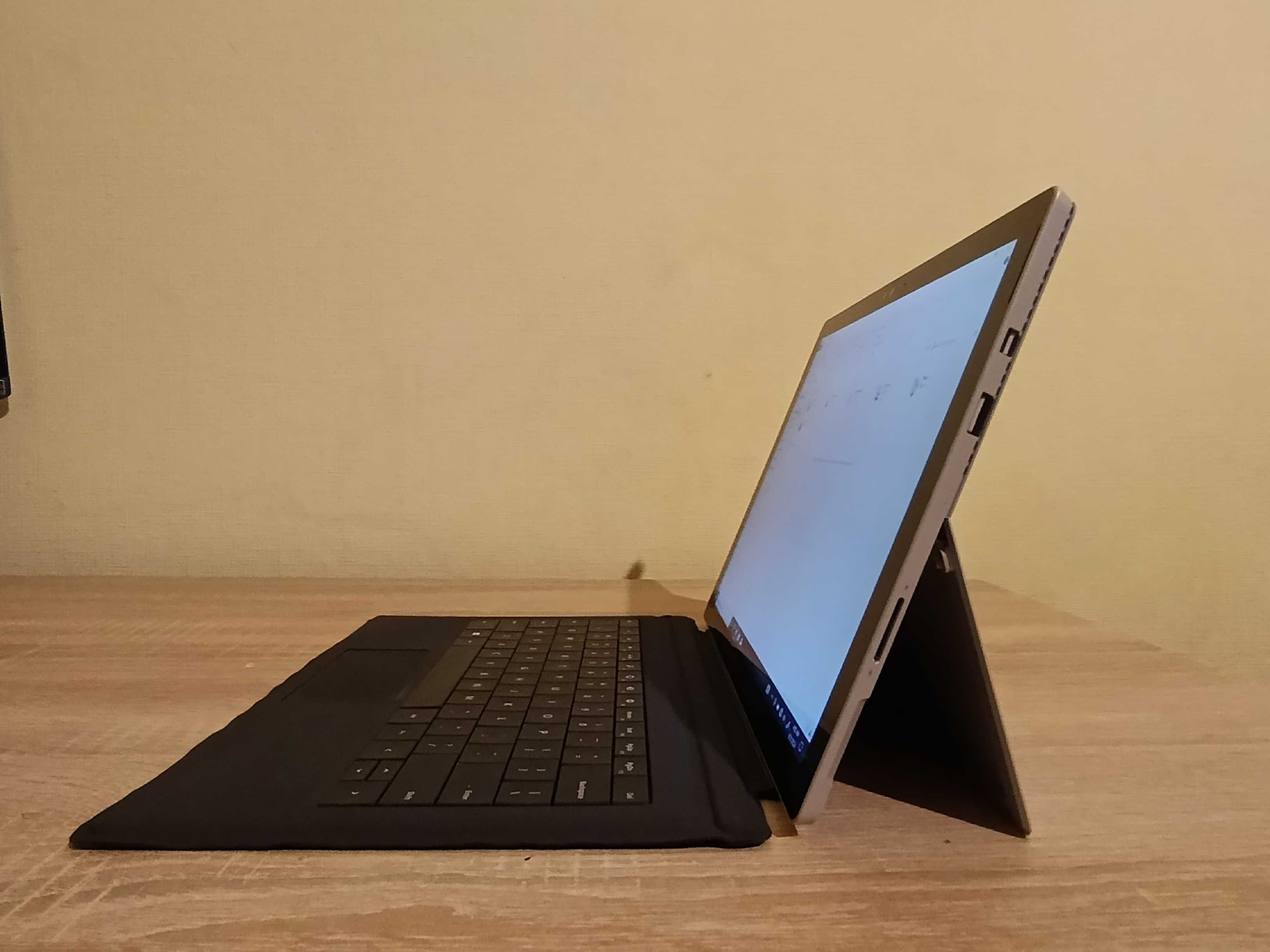 Microsoft Surface Pro 4 / i7-6650U /8 RAM / 256 SSD / QHD+ IPS 12.5"