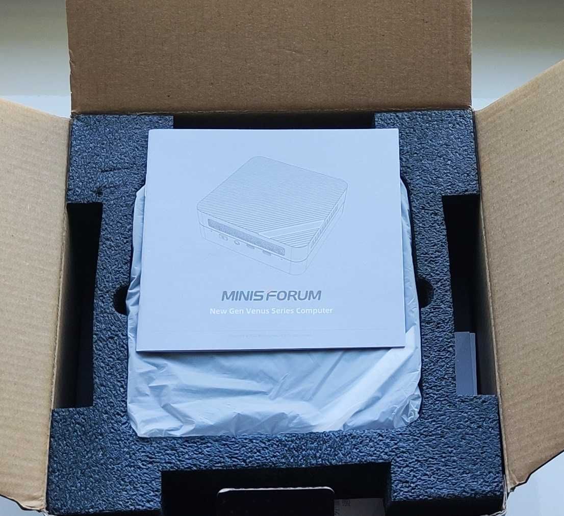 Міні ПК неттоп MINISFORUM UM690 Ryzen 9 6900HX 32гб DDR5 1tb