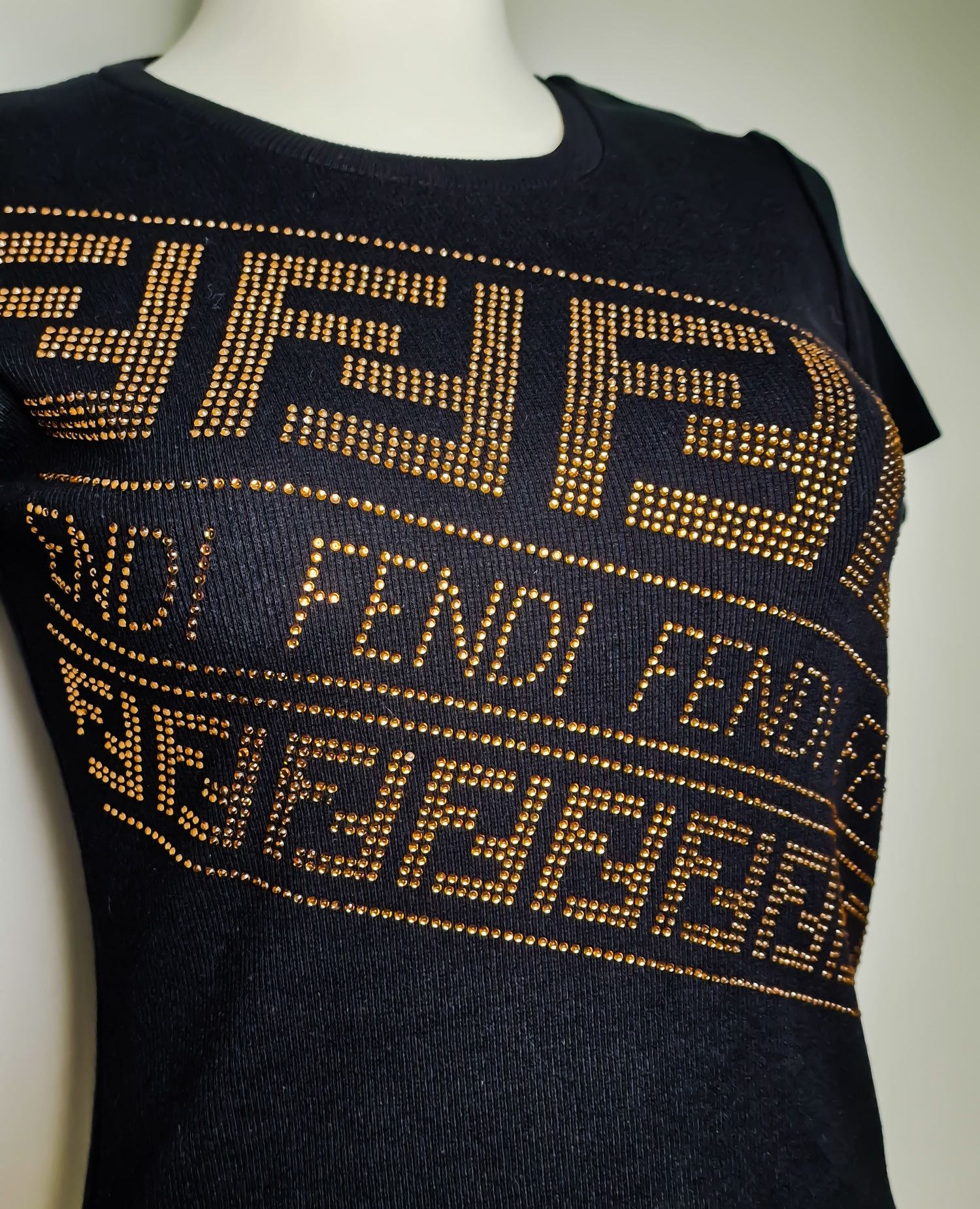 Bluzka logo Fendi prążek czarna złote cyrkonie uni Nowa