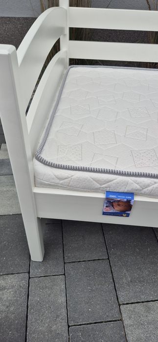 Łóżko dziecięce z materacem 160x80