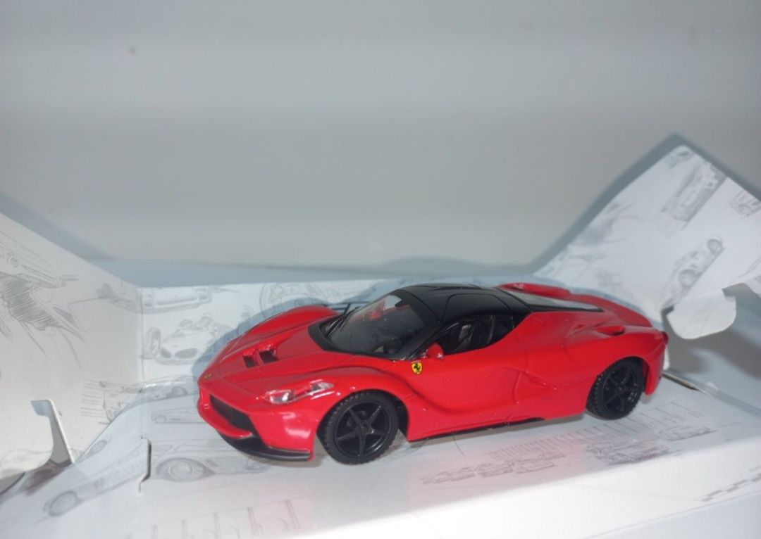 Bburago Ferrari Laferrari race&play z napędem,skala 1:43