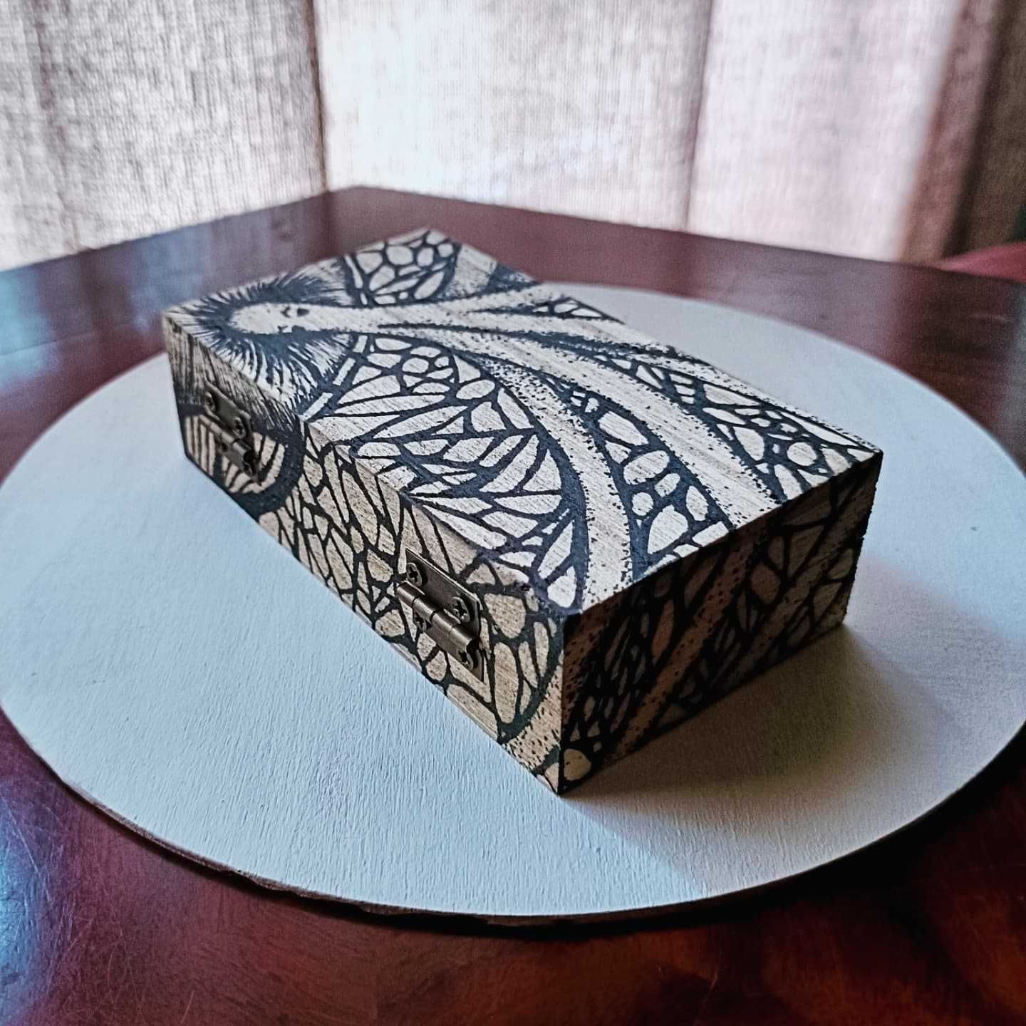 Caixa de Madeira, pintada à mão