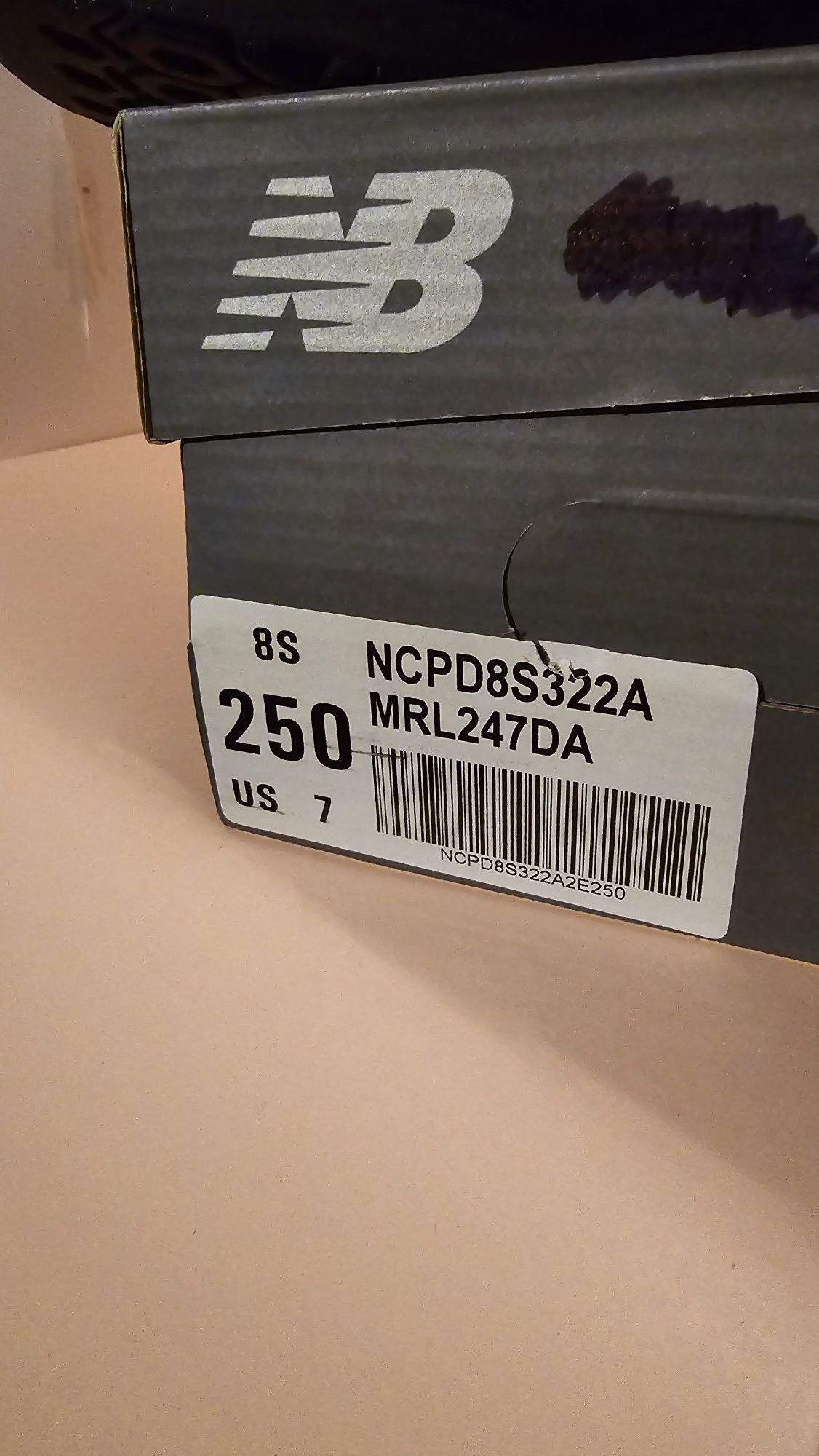 Sneakersy sportowe czarne New Balance rozmiar 40 / wkładka 25 cm