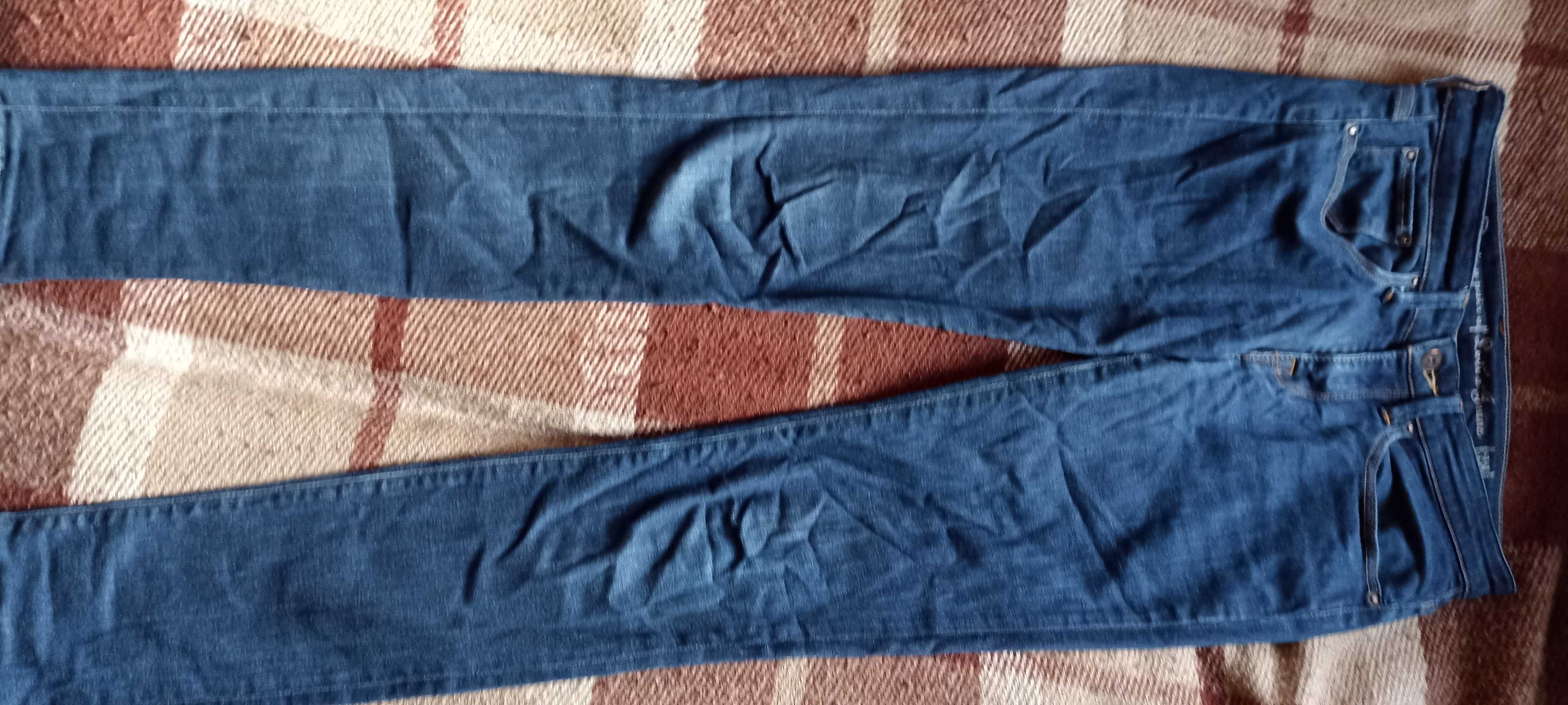 Levi Strauss & co W28 L34 Slim