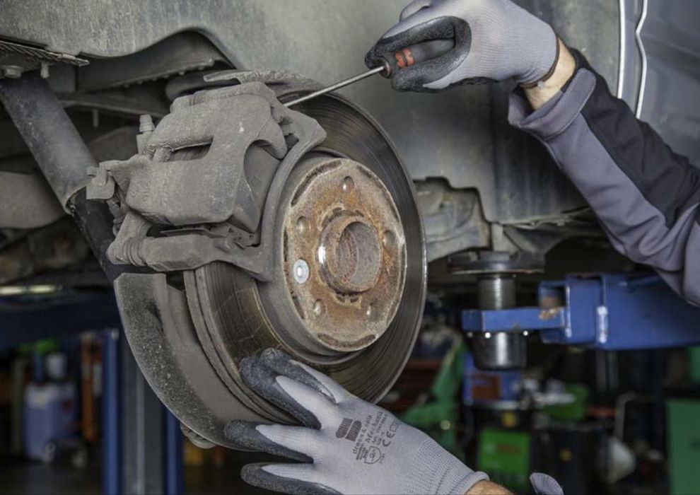 Надаю послуги:  Заміна оливи. Працюю без вихідних!