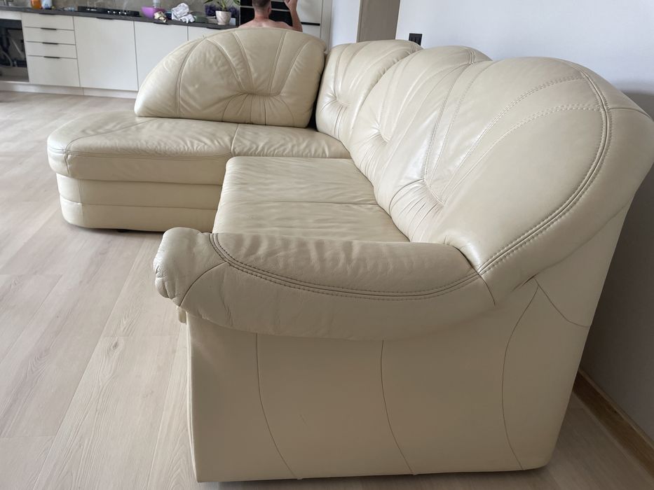 Продам кожаный диван