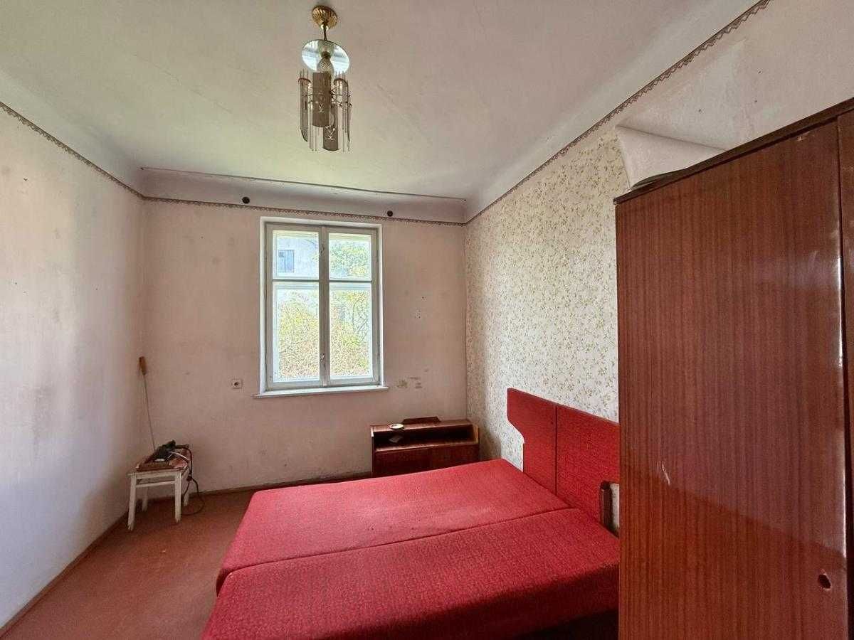 цегляний будинок в с. Ямниця з ділянкою
