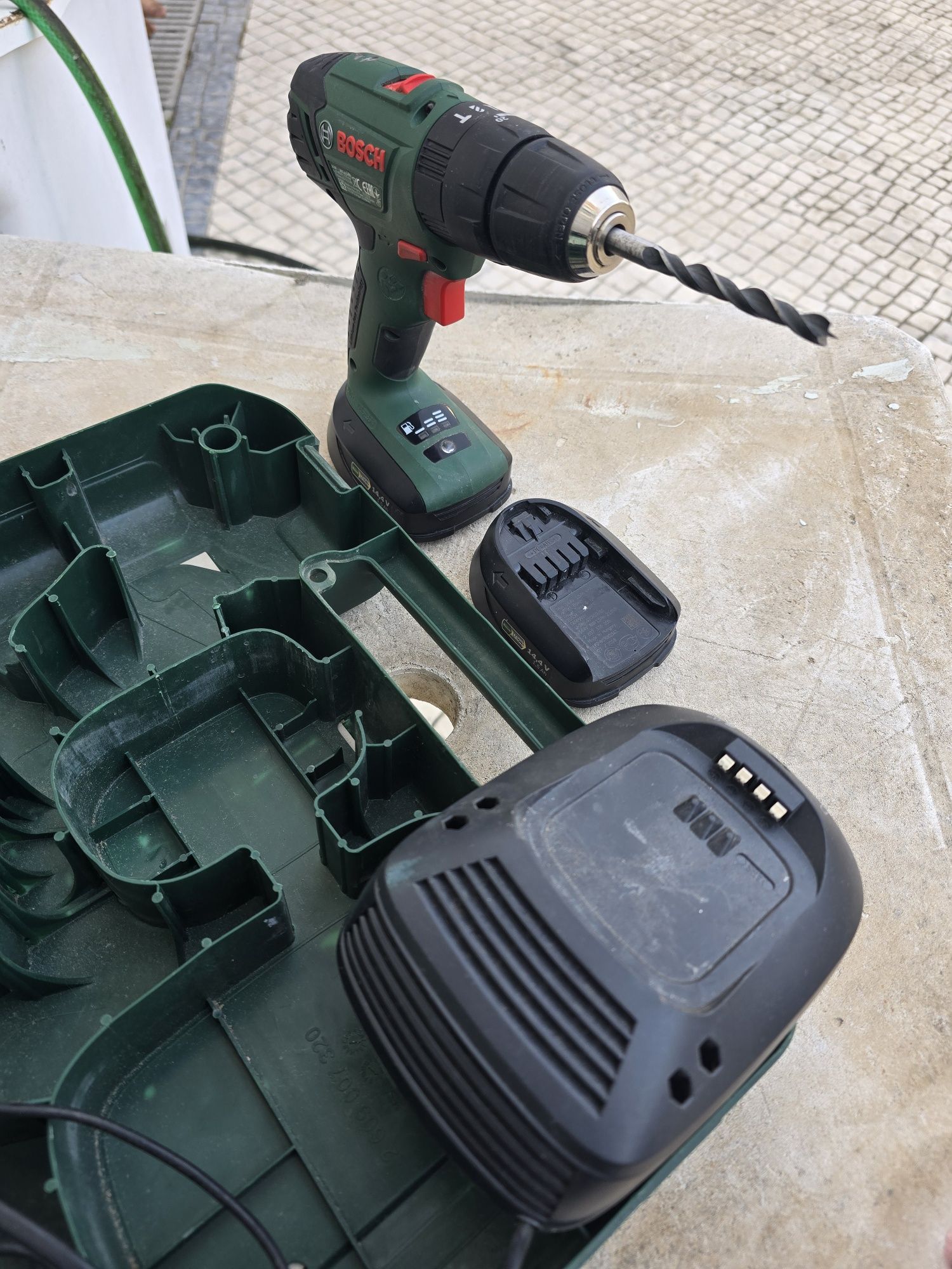 Aparafusadora bosch lítio