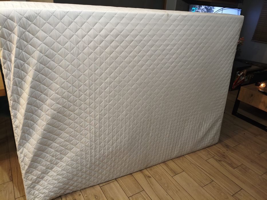 Materac 140x200 praktycznie nowy