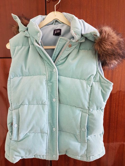 ciepła sztruksowa kamizelka z kapturem taniej