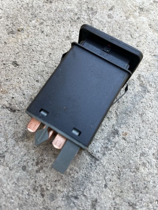 Аварійка кнопка  Гольф 4