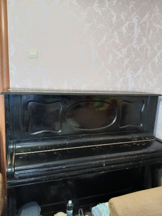 Піаніно чорна поліроль 1898 року.