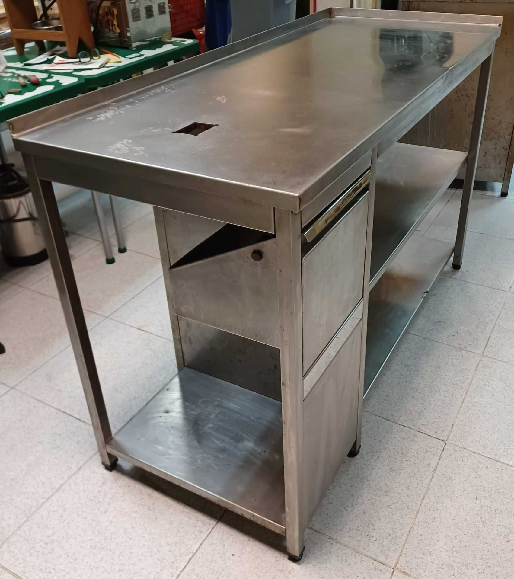 Bancada de inox com batente para café