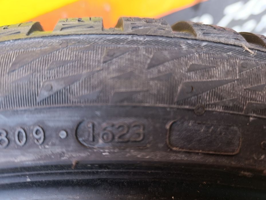 Продам комплект шин Nokian snowproof 2 suv зима 275/35-21;255/40-21