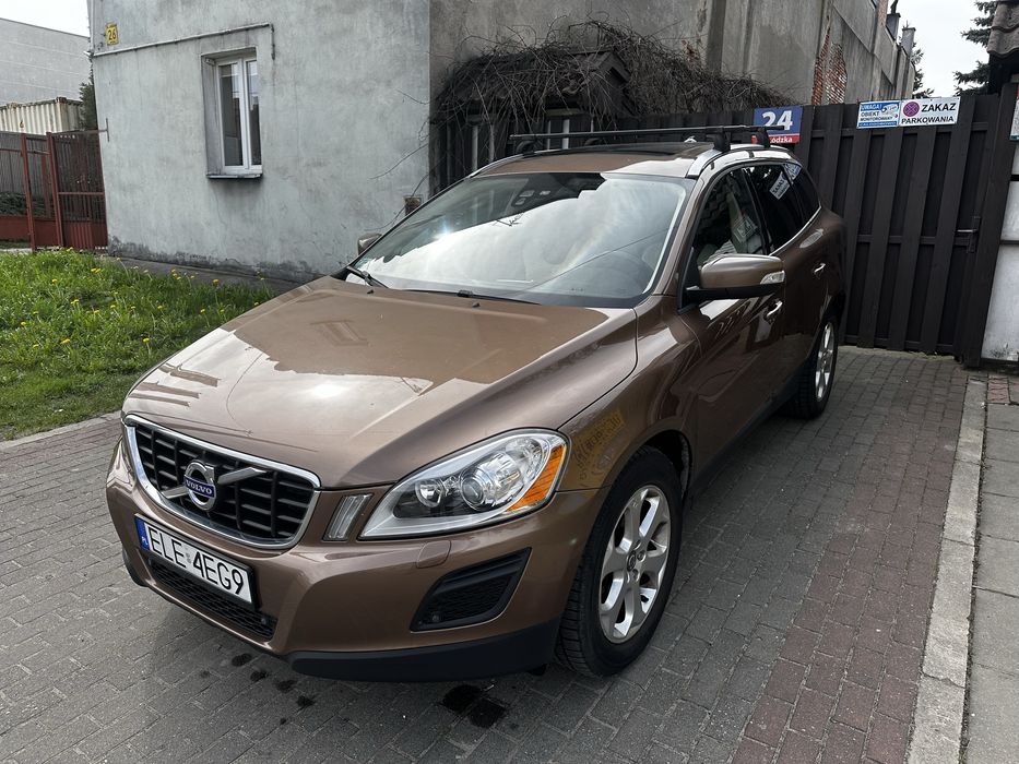Volvo xc60 3200cm 2 z Kanady