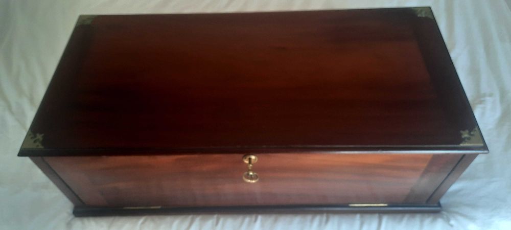 Caixa escritório em madeira de vinhático