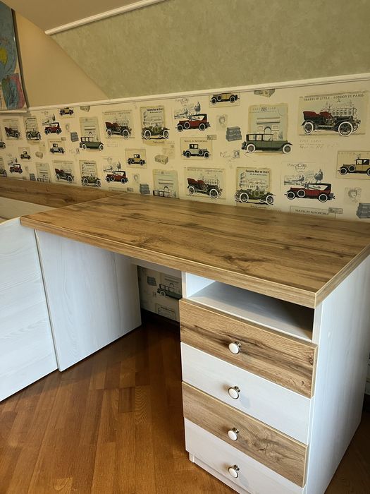 Ліжко, дитячі меблі, стіл (два ліжка і два столи)