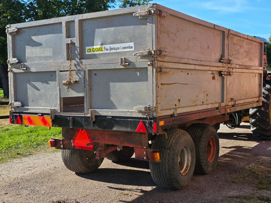 Przyczepa metalowa Ładne opony tandem 8-10ton wywrót 3 strony