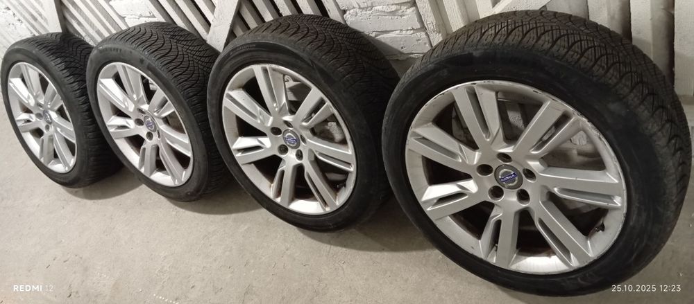 Felgi aluminiowe R18 Volvo z oponami całorocznymi  245/45