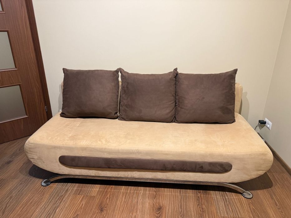 Sofa rozkładana z pojemnikiem – beż + brąz, bardzo wygodna