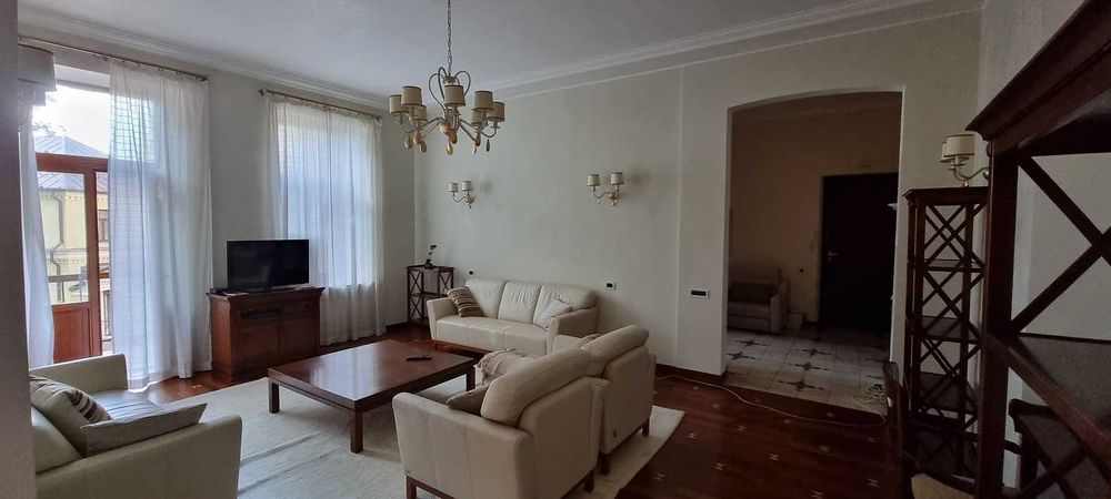 Аренда 2-х ком.квартирыS-110 м.кв. ул.Андреевский спуск 2 б.Подол без%