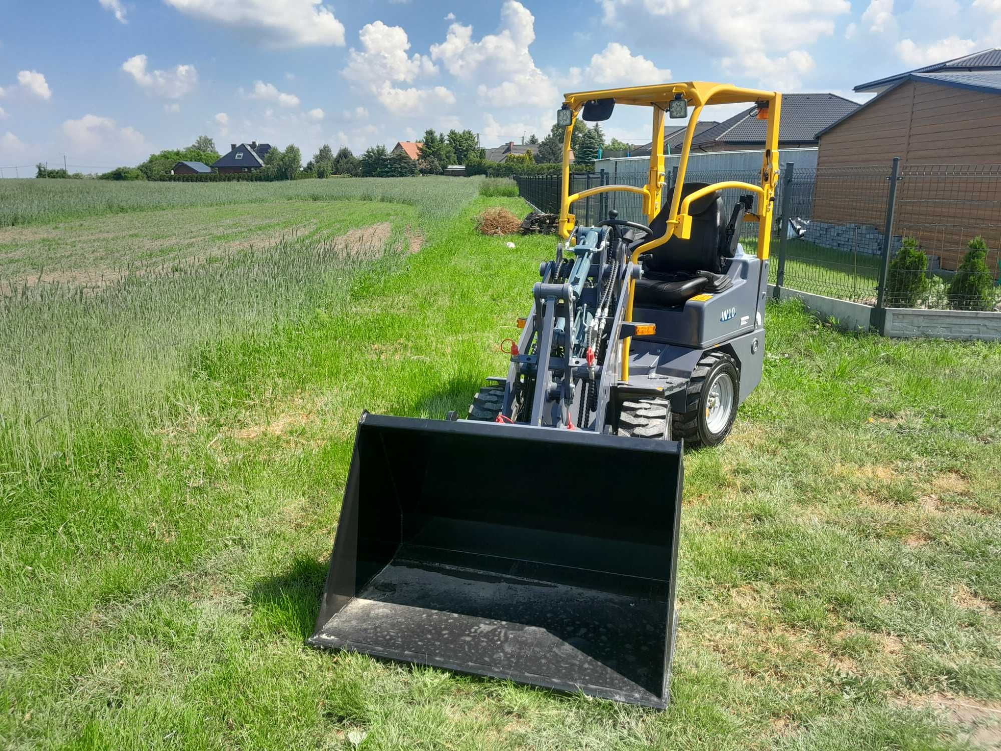 Wąska i zwrotna ładowarka EUROTRAC W10 I KUBOTA 22KM I Nowa 2025