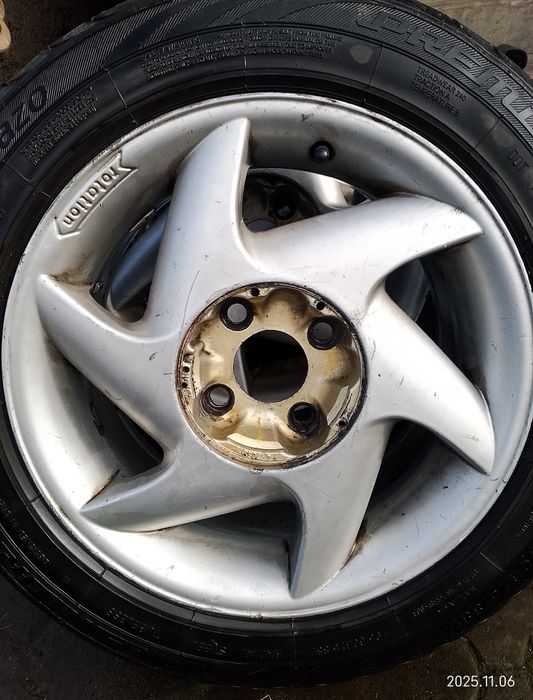 Колеса на автомобіль.  .