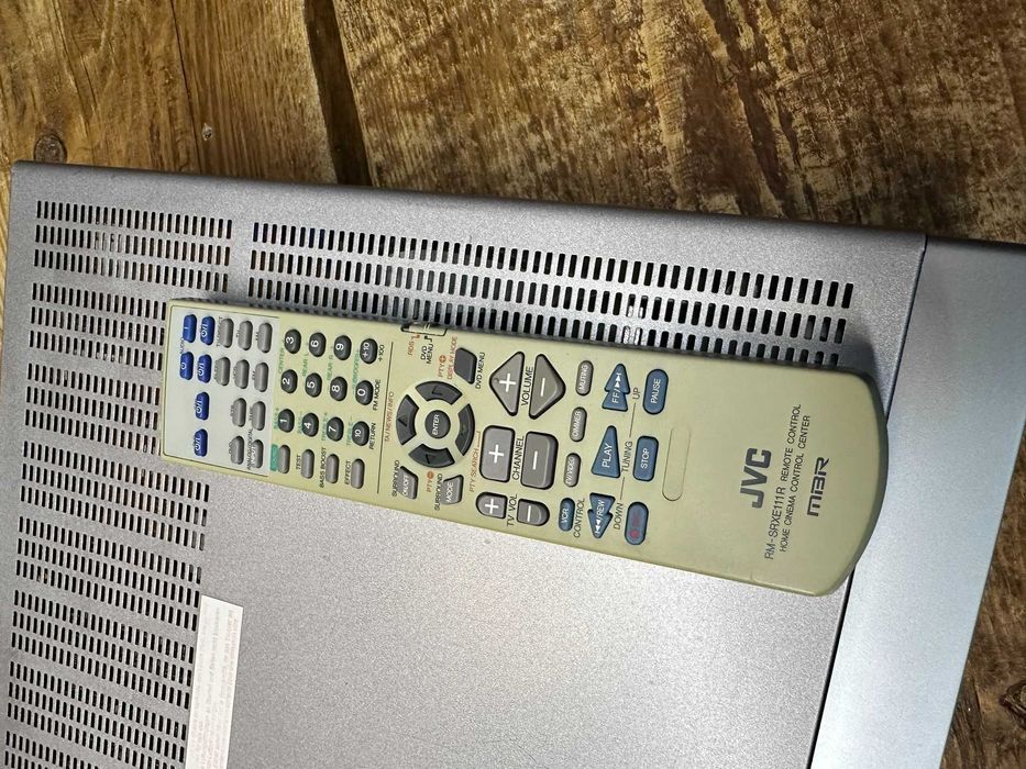 Amplituner JVC RX-E111R z pilotem
