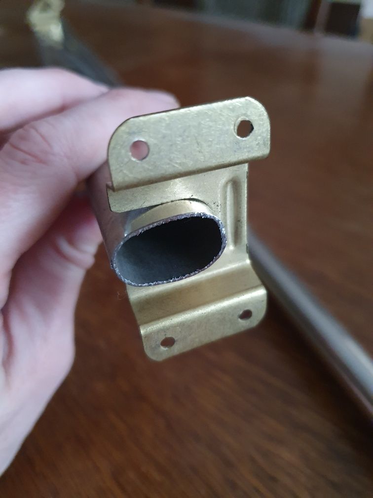 2 szt. Wieszak metalowy do szafy