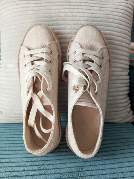 Продам жіночі кеди,взуття