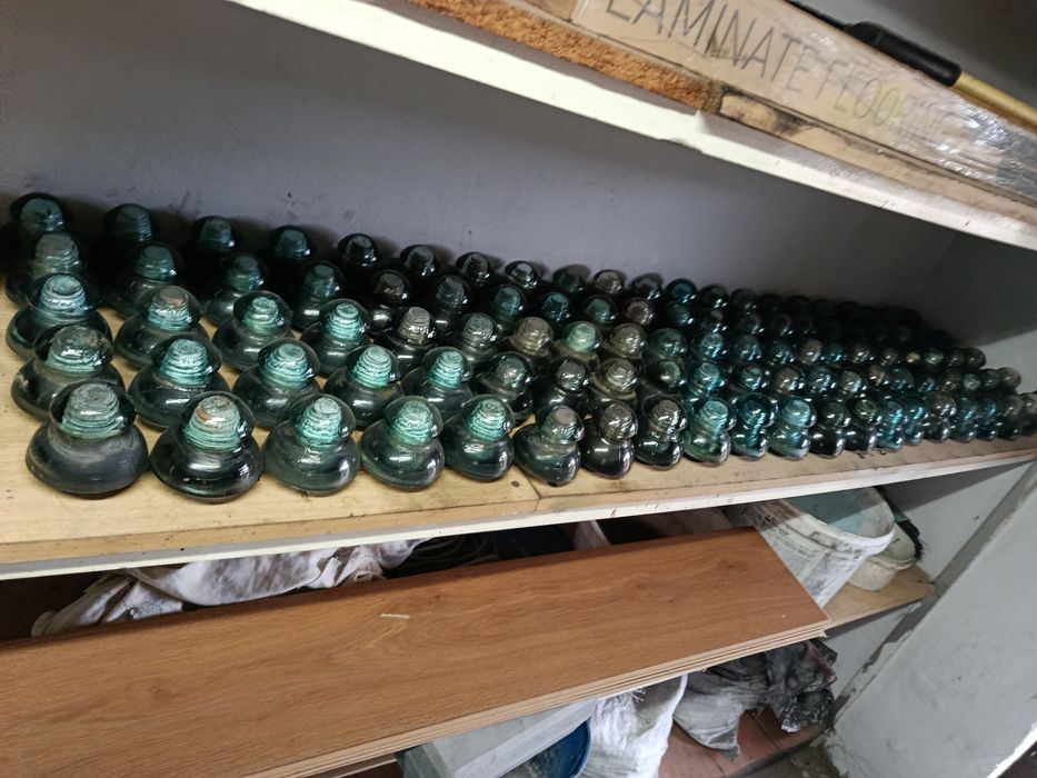 Stary izolator elektryczny szklany niebieski PRL