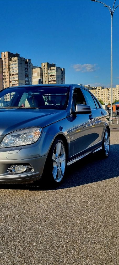 Продам Мерседес   C300 4Matic 2011 Gaz/Benz (Обмен на Авто с вашей доп