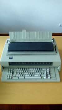 Máquina de escrever IBM 6747-2