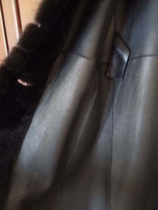 Продам практично нове пальто з натуральної шкіри для весни-осені.