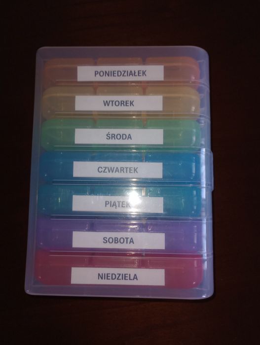 Pojemnik na leki z podziałem na 3